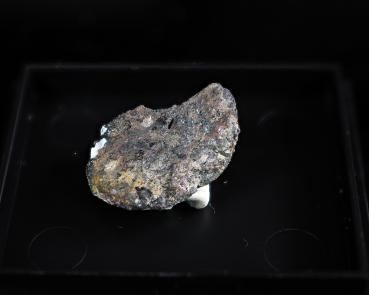Almeidaite